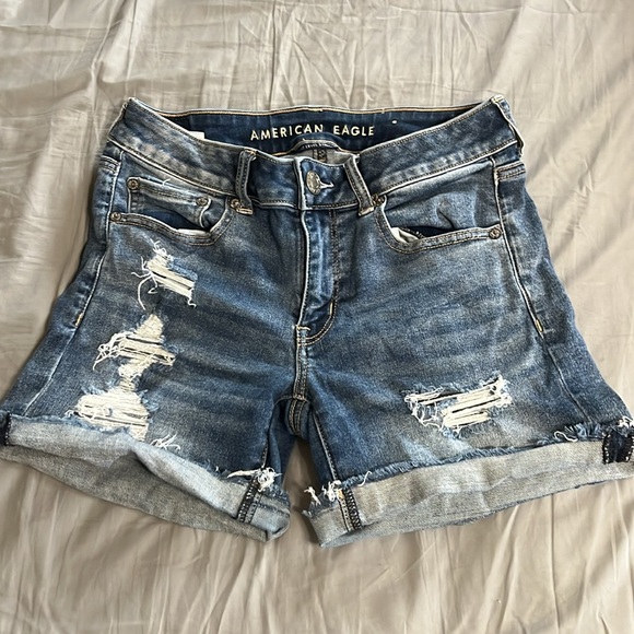AEO midi medium wash distressed jean shorts - Picture 2 of 4